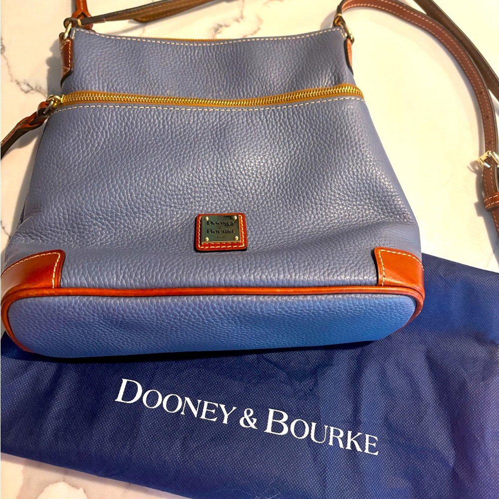 Dooney & Bourke medium crossbody